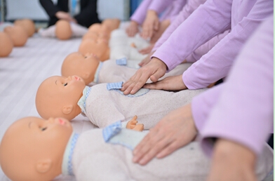 用力插女人黄色片网站月嫂培训班多少钱？现在月嫂职业前景怎